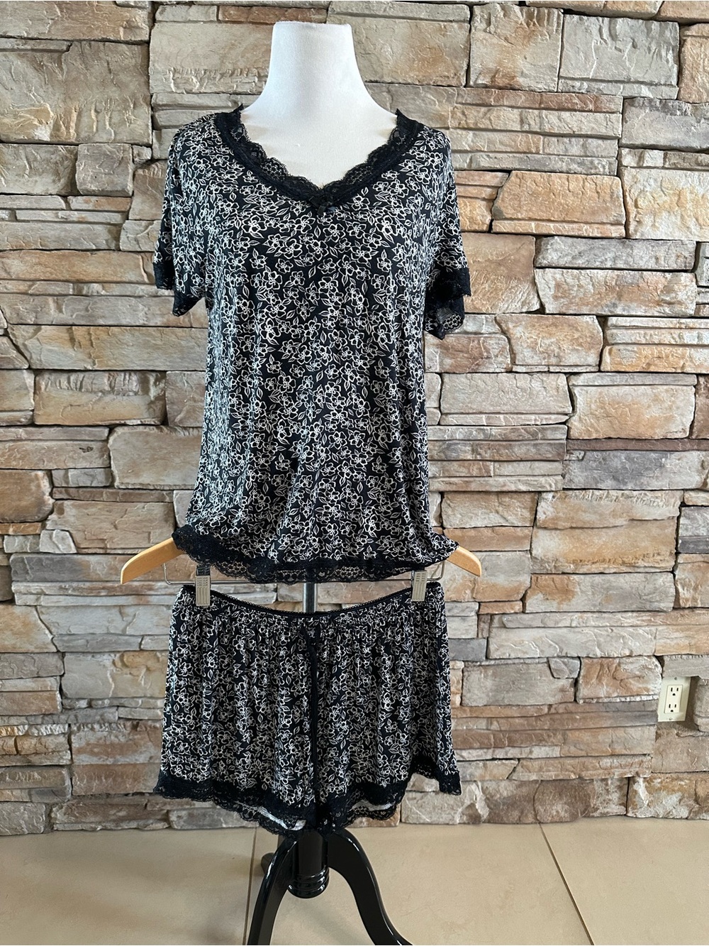 Rená Rofé Lace-Trim Floral Pajama Set